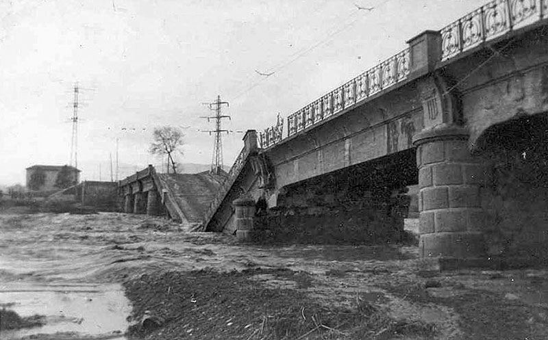 Pont Vell de Santa Coloma de Gramenet. Arrasat per les riuades del 1943